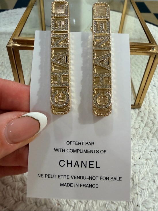 Compliments from Chanel Accessories - Compliments of CHANEL - 2 Gold Rhinestone Metal Hair Clips - New in bag